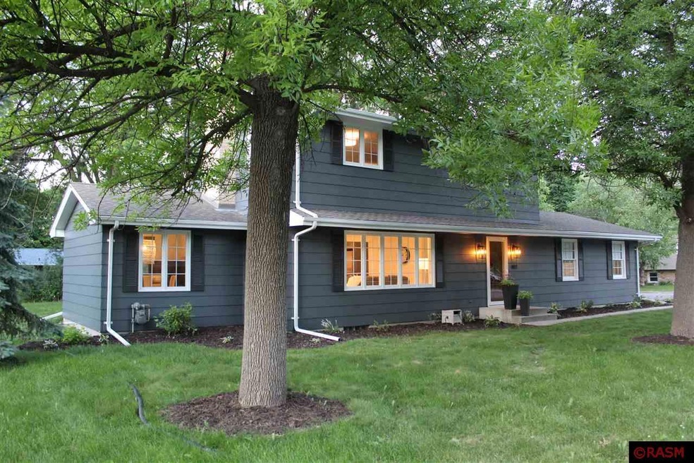 907 Summit Ave, New Ulm, MN 56073 - photo 1