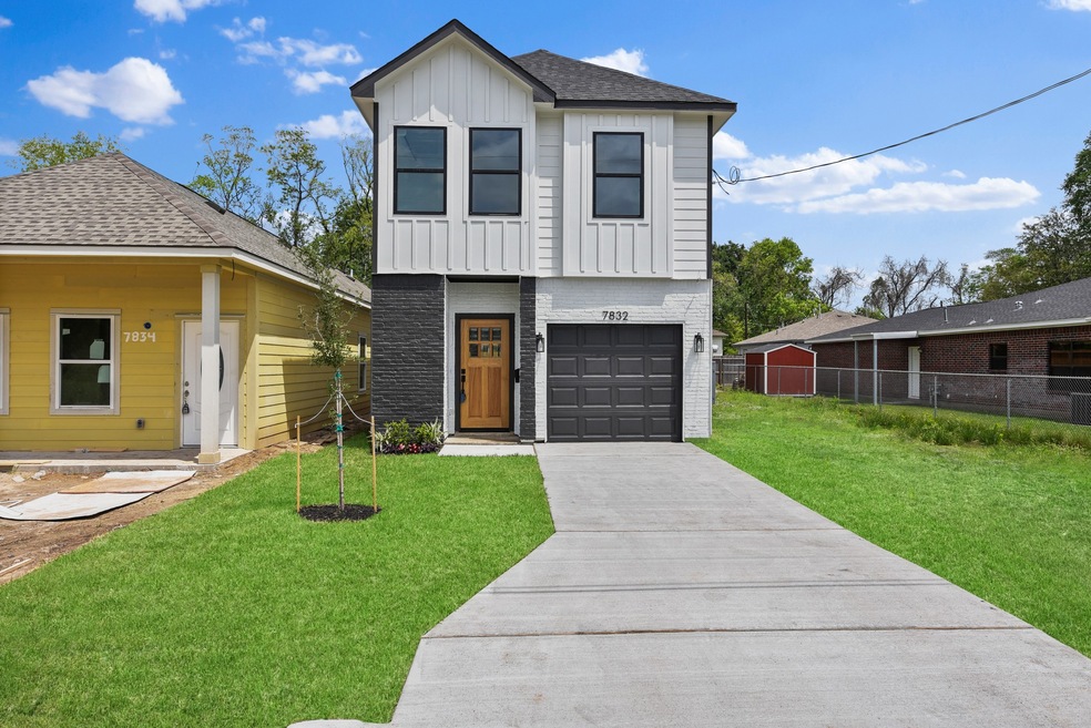 7832 Willow St, Houston, TX 77088 - photo 1
