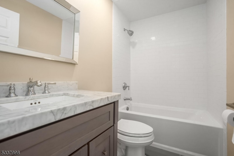 4 Old Orchard Ct unit 4, Clinton, NJ 08809 - photo 1