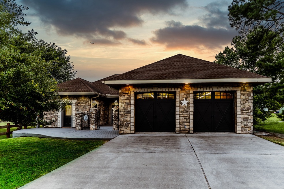 22 Wildwood Lake Dr, Huntsville, TX 77340 - photo 1