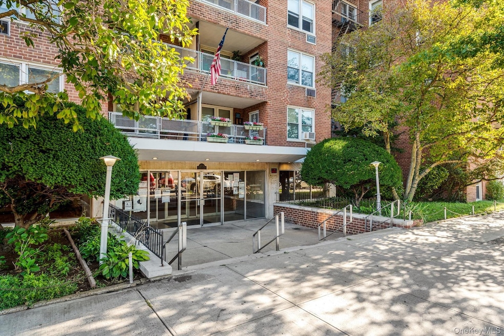 60-11 Broadway unit 4N, Woodside, NY 11377 - photo 1