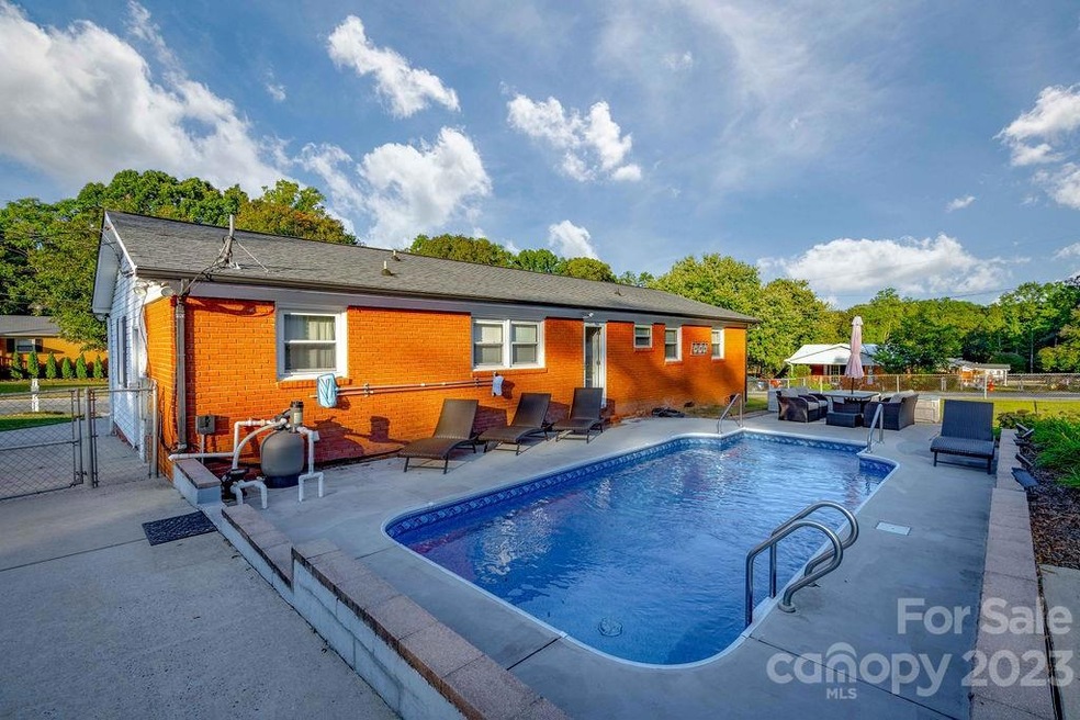 2013 Townview Dr, Kannapolis, NC 28081 - photo 1