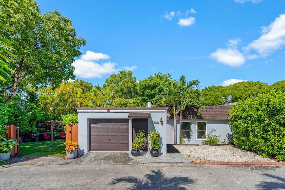 For Sale $585,000 • Co-Listing Agent