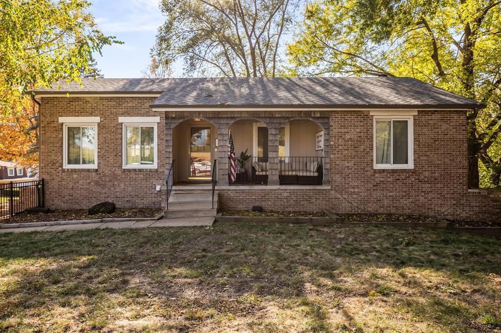 2802 Park Ave, Des Moines, IA 50321 - photo 1