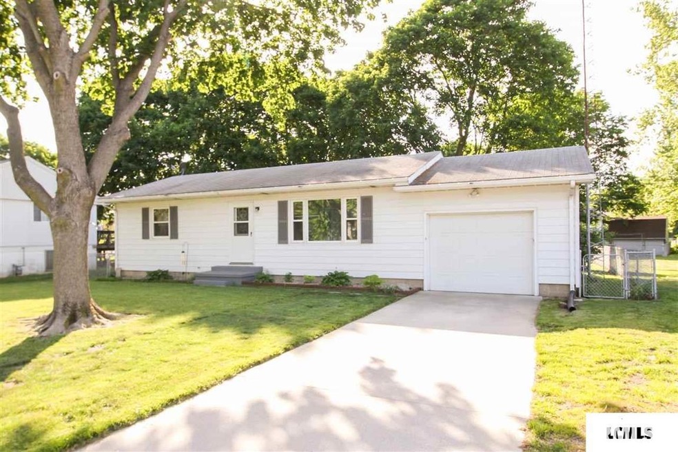 1211 N Ottawa St, Lincoln, IL 62656 - photo 1