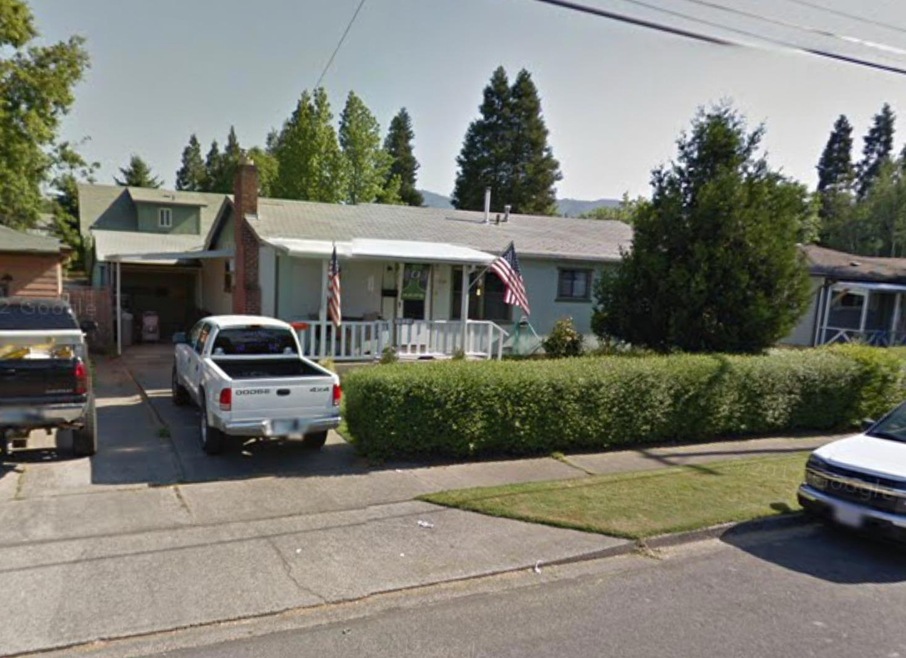 1028 SW J St, Grants Pass, OR 97526 - photo 1