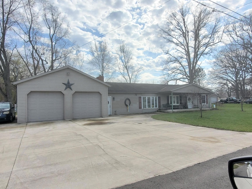 7052 Cottonwood front house drive