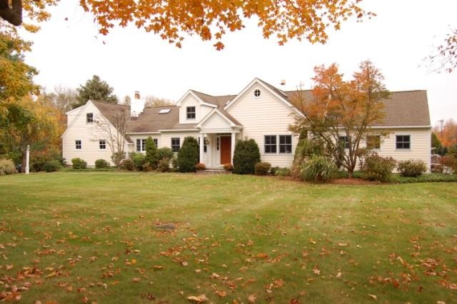 105 Eleven O Clock Rd, Fairfield, CT 06824 - photo 1