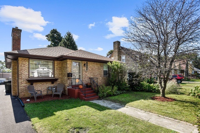 2005 Waverly Place, Waukegan, IL 60085 - photo 1