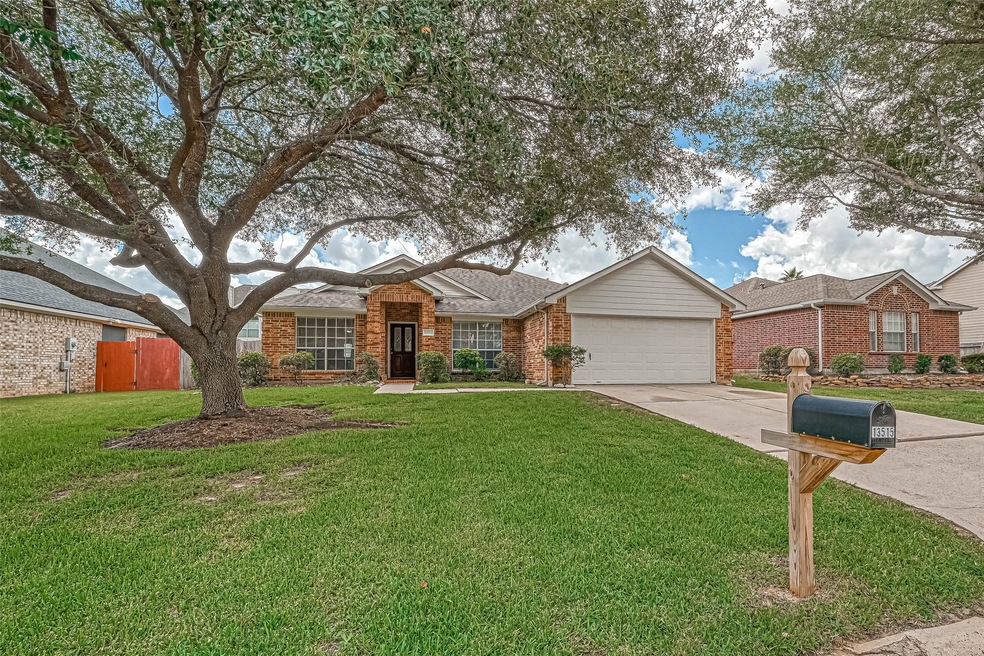 13515 Country Ln, Tomball, TX 77375 - photo 1
