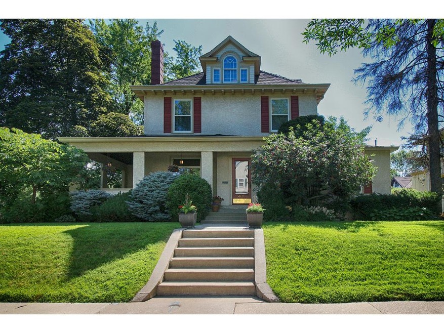 FRONT OF HOUSE