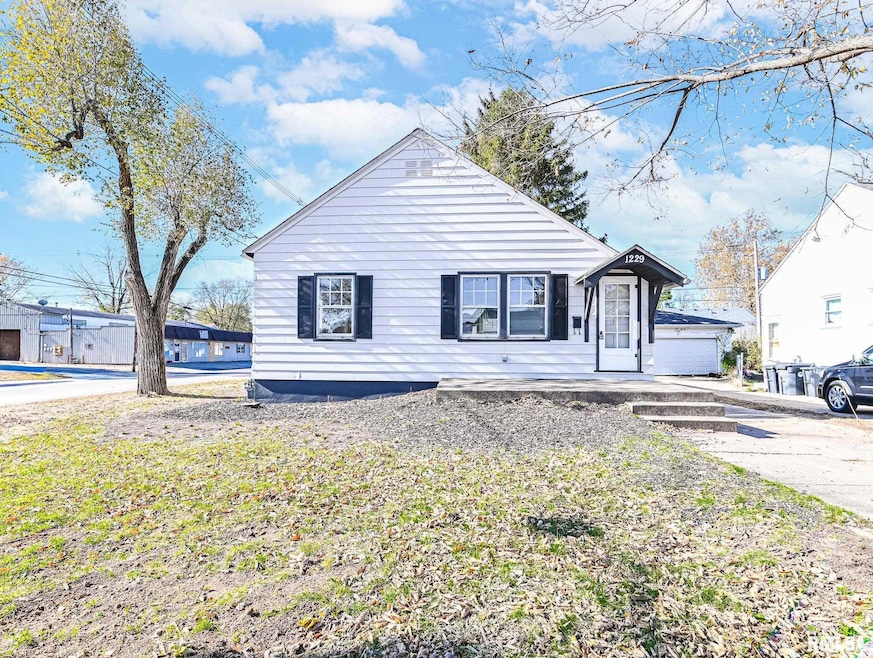 1229 S 8th St, Pekin, IL 61554 - photo 1