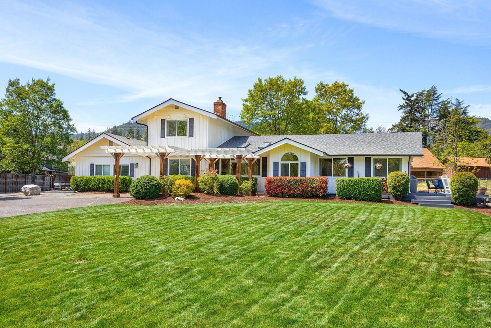 1765 Old Stage Rd, Central Point, OR 97502 - photo 1