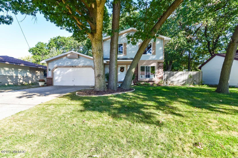 001-Front_View-4831689-small