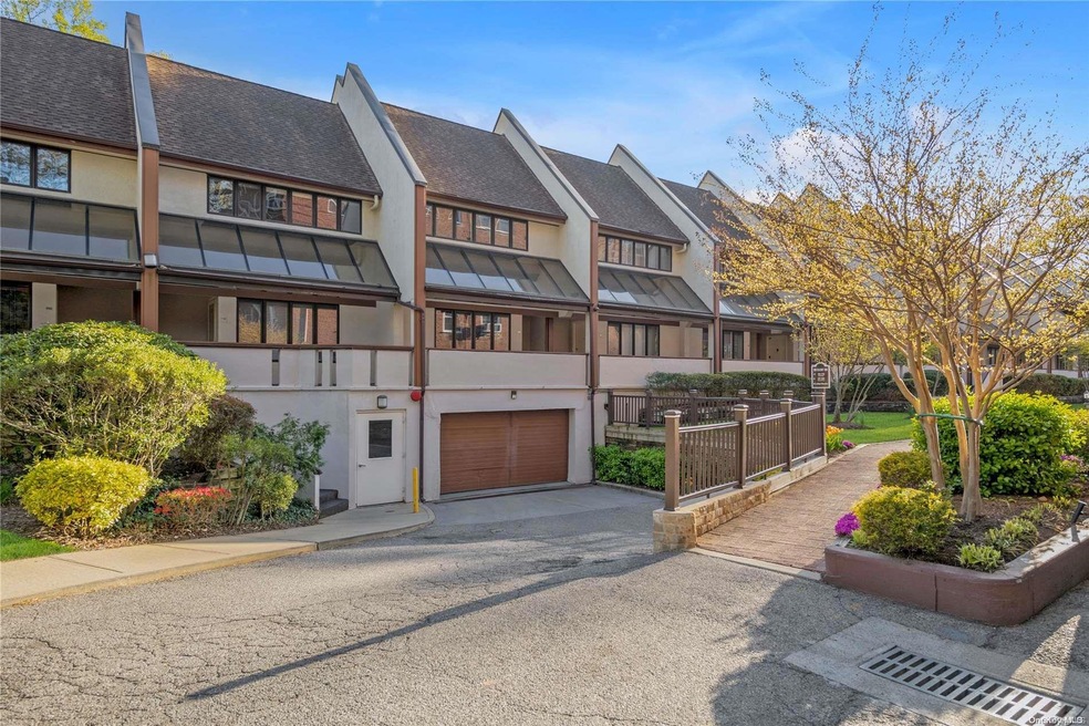 99 Clent Rd unit E-203, Great Neck, NY 11021 - photo 1