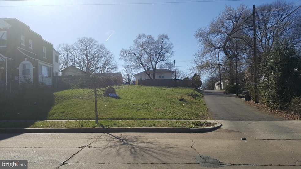 11 53rd St SE, Washington, DC 20019 - photo 1