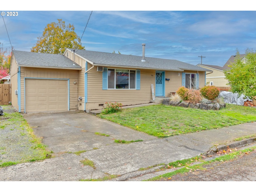 701 S Pacific St, Newberg, OR 97132 - photo 1