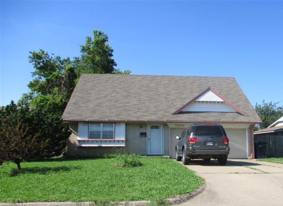 View of front facade with a front lawn and a garag