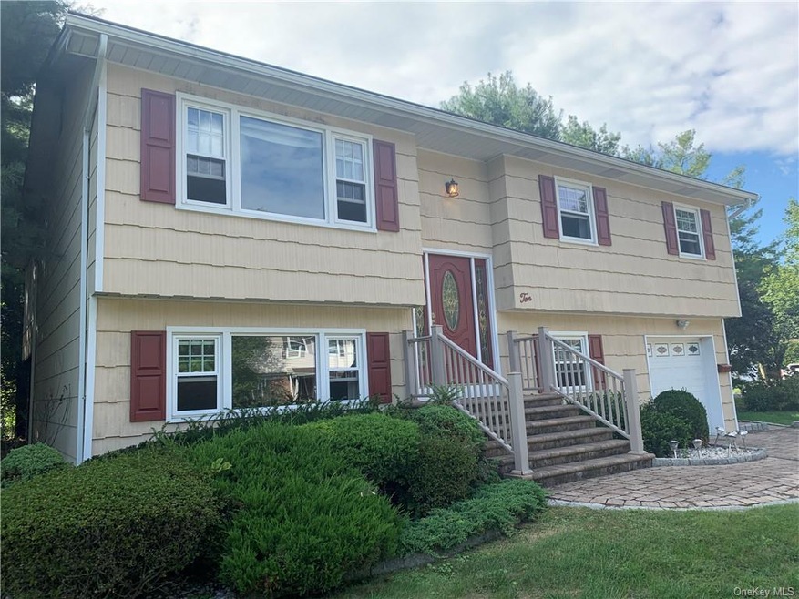 10 Glen Rose Ct, West Nyack, NY 10994 - photo 1