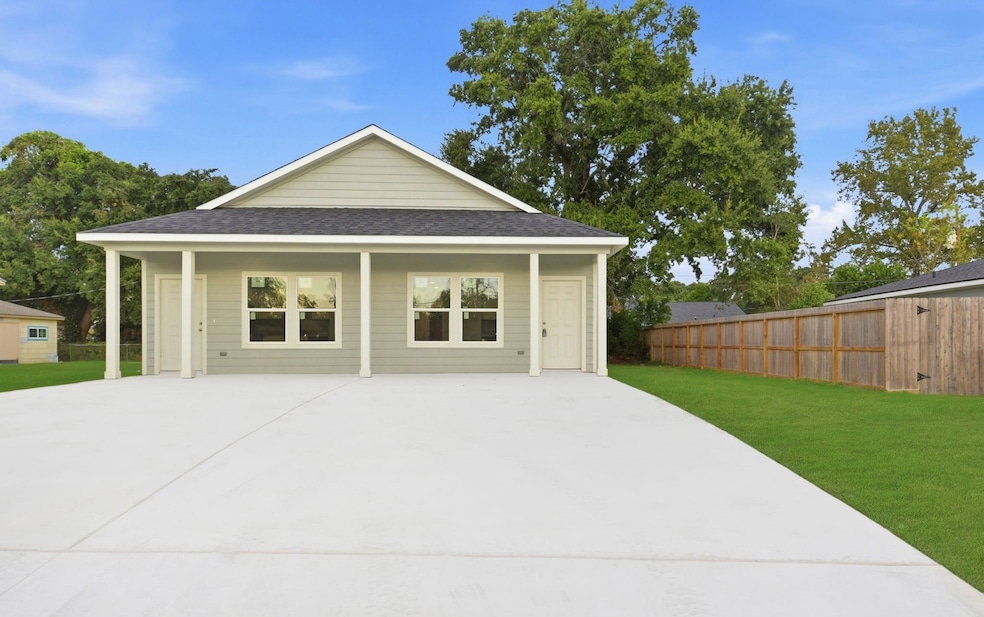 2521 Maple St unit 2521B, Liberty, TX 77575 - photo 1