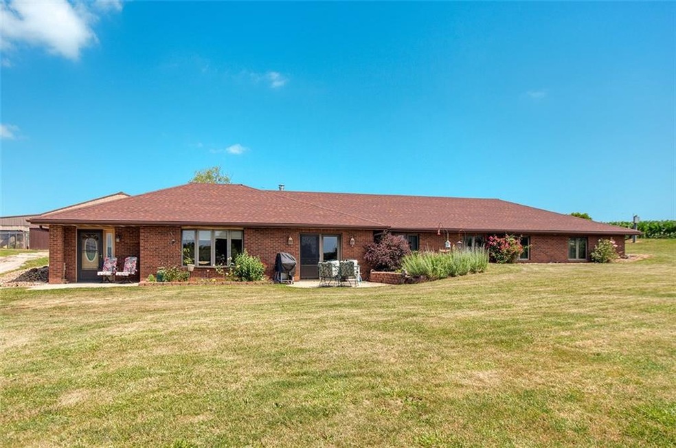 4486 S 9th Ave E, Newton, IA 50208 - photo 1