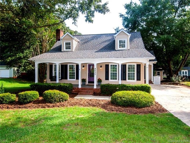 Adorable Cape Cod 1.5 story home located in South 