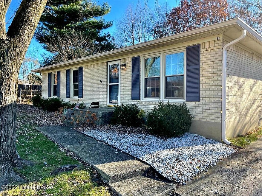 8002 Cloverport Ct, Louisville, KY 40228 - photo 1