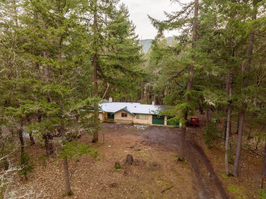350SurreyDr-002