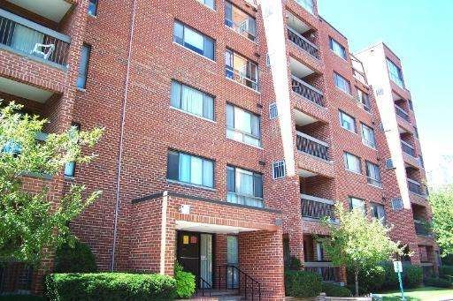 600 Naples Ct unit 504, Glenview, IL 60025 - photo 1