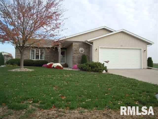 190 Lincolnwood Dr, Lincoln, IL 62656 - photo 1