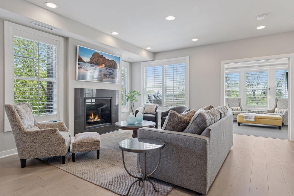 415 Indian Mound St unit 302, Wayzata, MN 55391 - photo 1