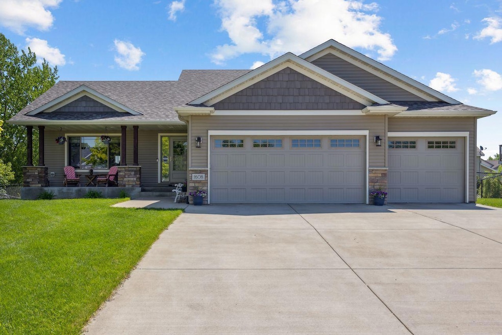 Sold $399,900