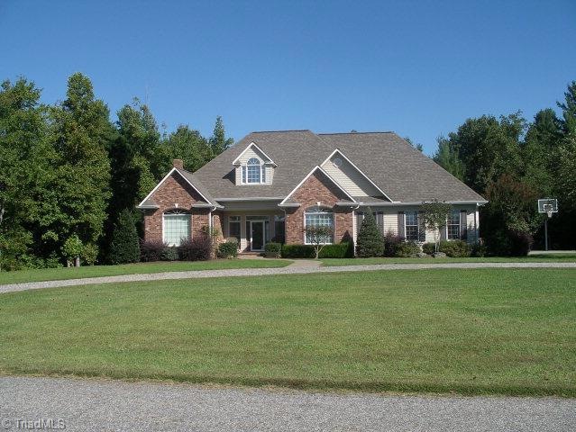 240 Jenwill Dr, Purlear, NC 28665 - photo 1