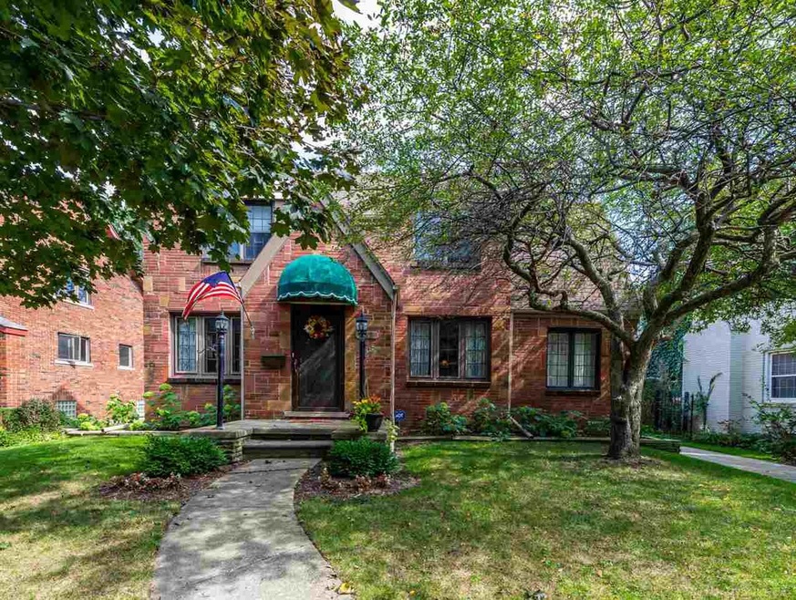 932 Lincoln Rd, Grosse Pointe, MI 48230 - photo 1