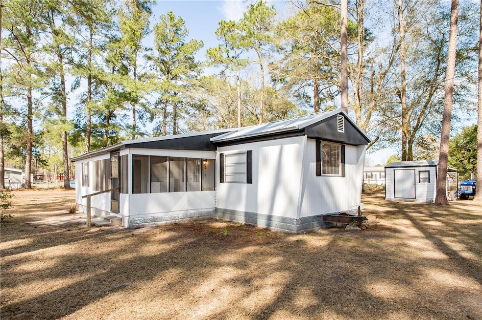 1577 W 4th St, Other, GA 31510 - photo 1