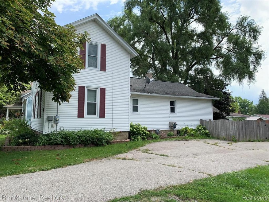 517 W Genesee St, Frankenmuth, MI 48734 - photo 1