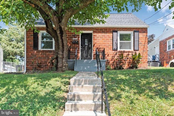 5620 Quincy St, Hyattsville, MD 20784 - photo 1