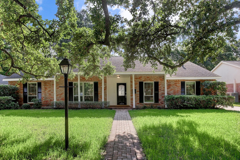 10810 Ashcroft Dr, Houston, TX 77096 - photo 1