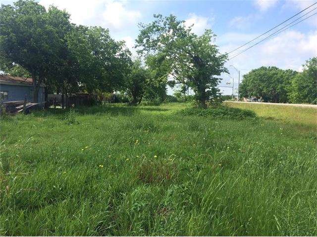 Lot is on corner of Lexington and Burton, Manor, T