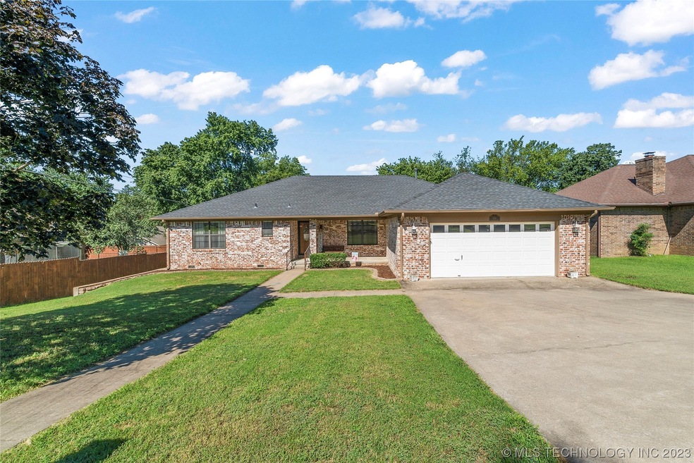 608 S Oak Ave, Tahlequah, OK 74464 - photo 1