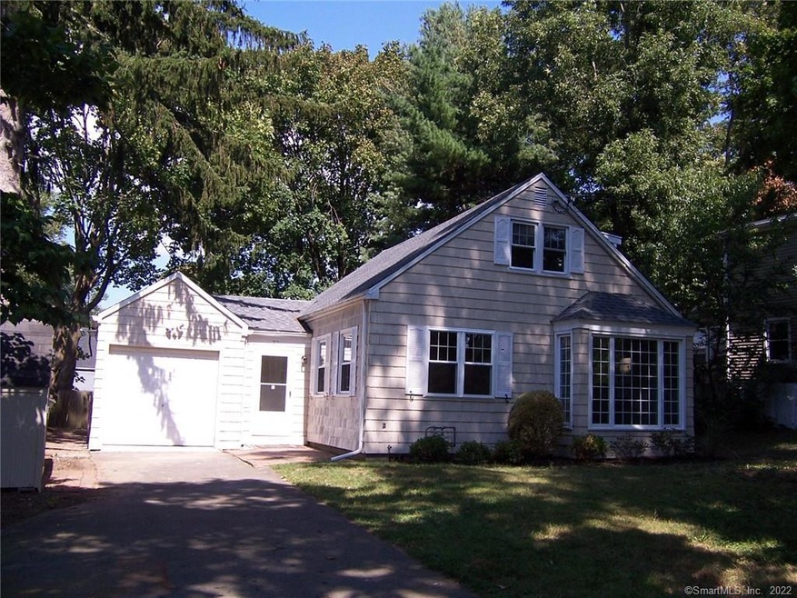 27 Roger Williams Rd, Bridgeport, CT 06610 - photo 1