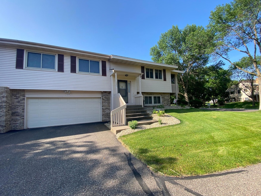 11819 Undercliff St NW, Coon Rapids, MN 55433 - photo 1