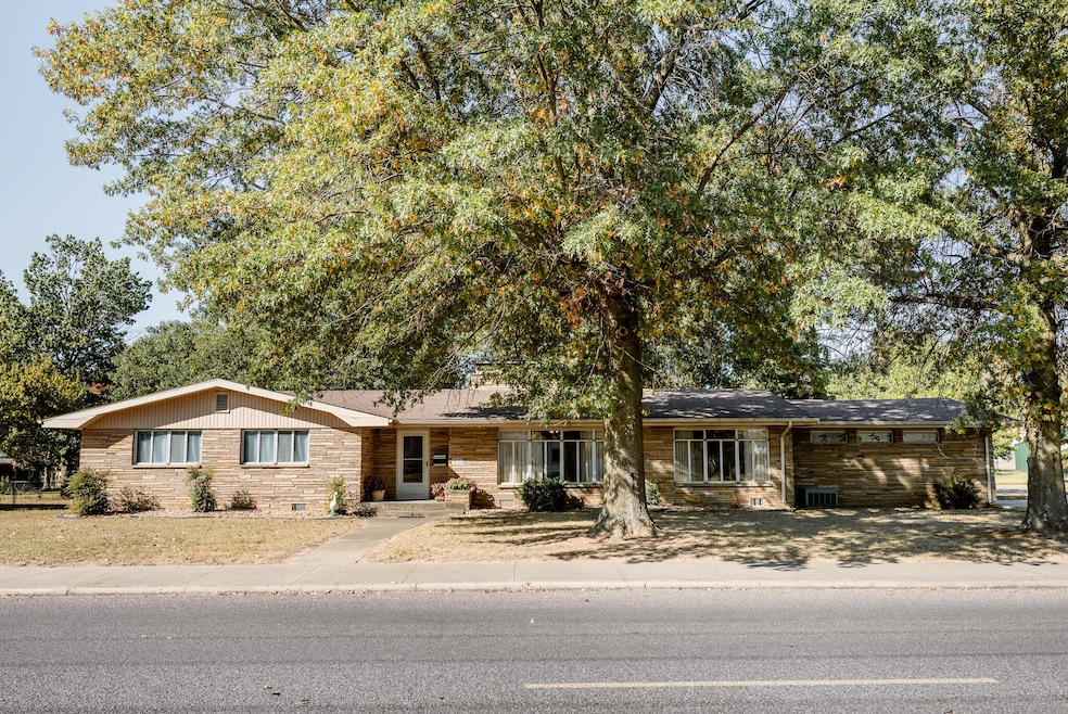 410 N Eisenhower, Monett-3
