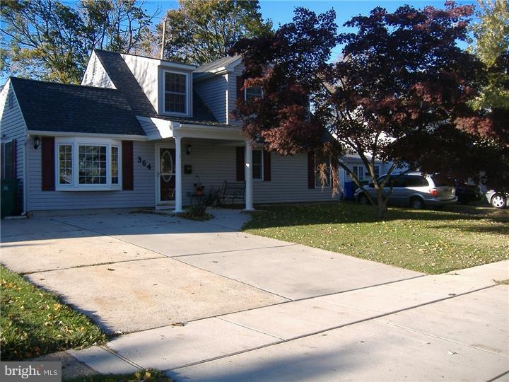 364 Appletree Dr, Levittown, PA 19055 - photo 1