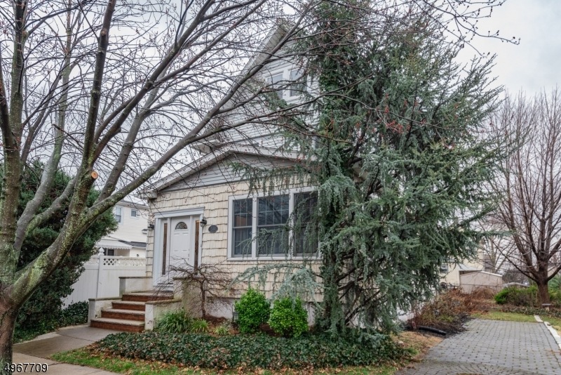 531 8th St, Carlstadt, NJ 07072 - photo 1