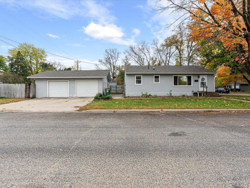 1202 J St NE, Brainerd, MN 56401 - photo 1