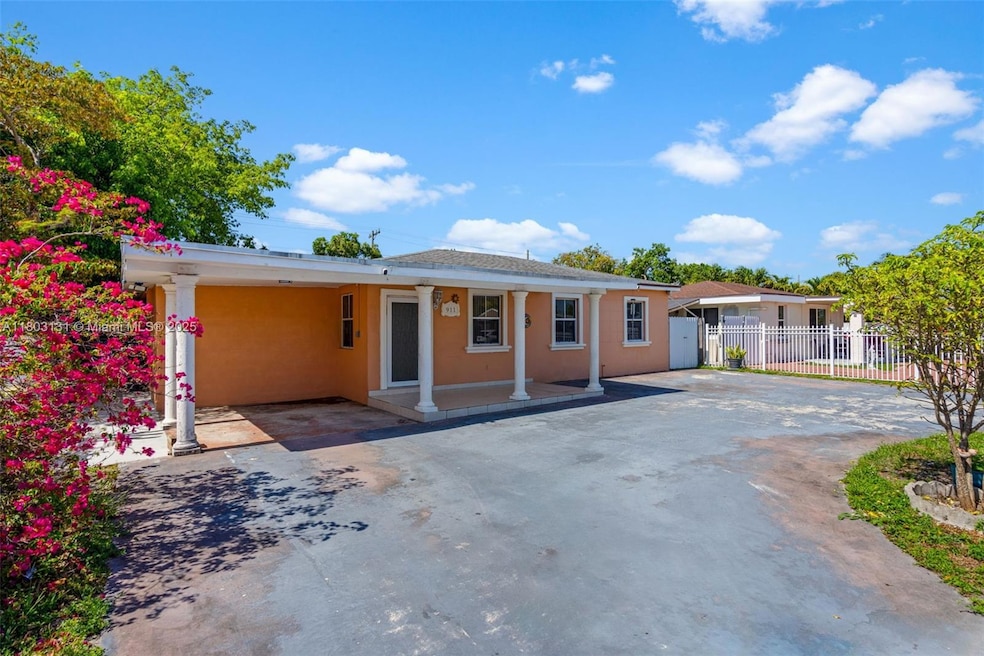 911 E 32nd St, Hialeah, FL 33013 - photo 1