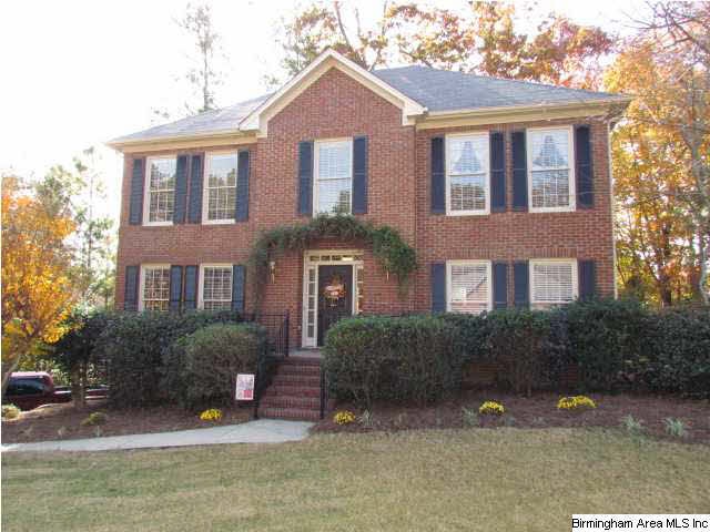 Fantastic stately home in sought-after neighborhoo