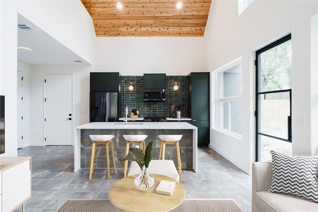 605 Brentwood #B - Kitchen - Virtually staged