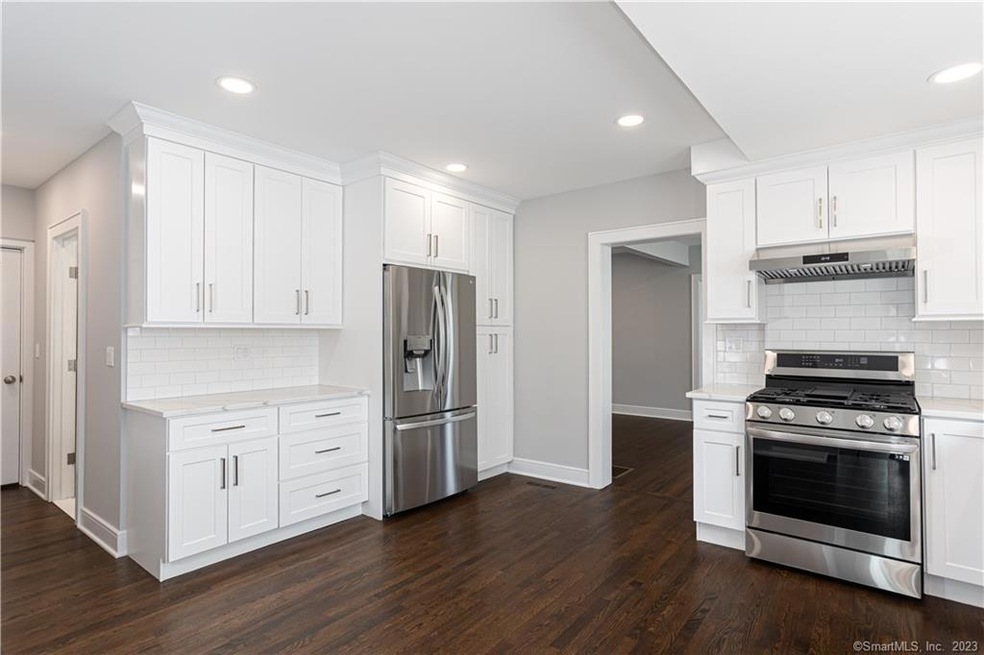 252 Seaside Ave unit 1st FL, Stamford, CT 06902 - photo 1